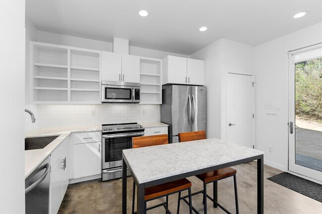 Building Photo - 1204 Woodland Ave