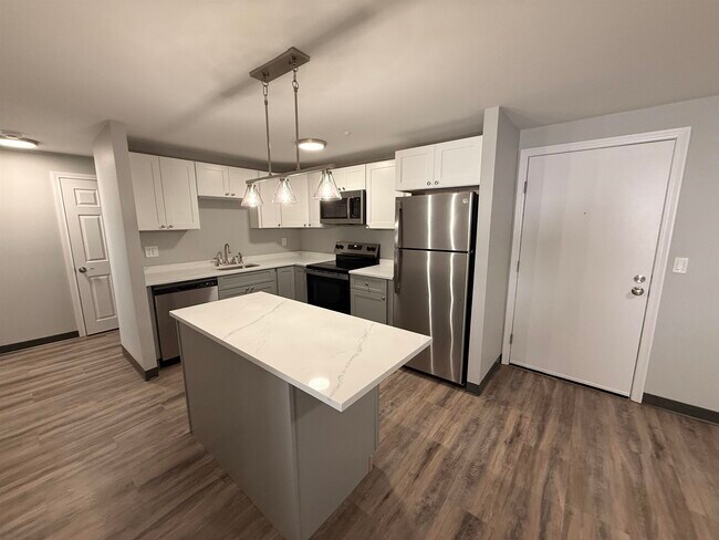 Building Photo - 95 Powers St