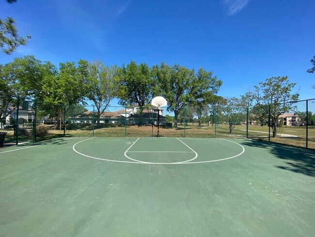 Building Photo - 13827 Fairway Island Dr