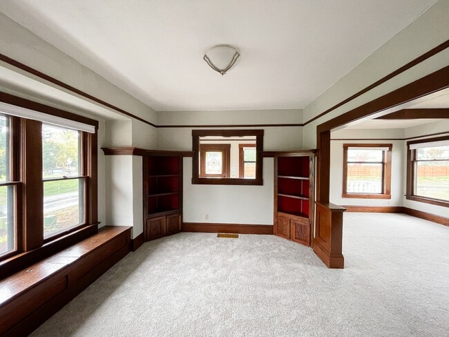 Building Photo - 9905 NE 46th Ct