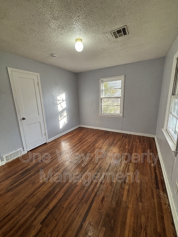 Building Photo - 1912 N Grove St