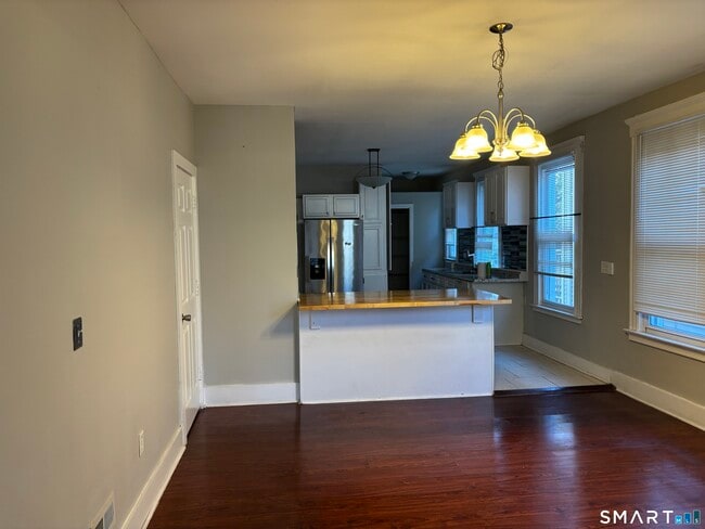 Building Photo - 142 Lombard St