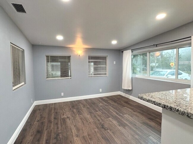 Building Photo - Beautifully Updated DeLand Home with Huge Fenced Backyard!!!