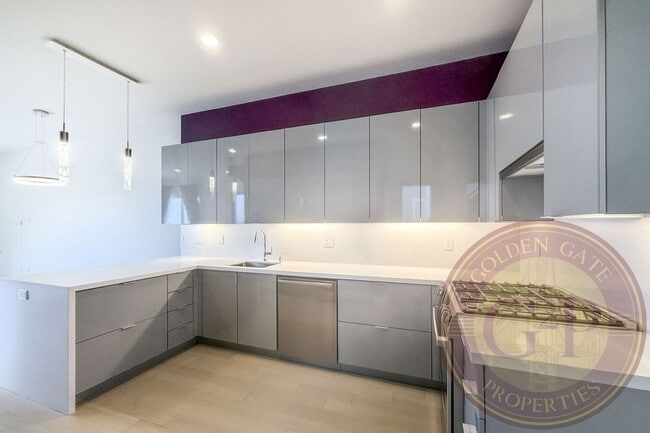 Building Photo - SF Shipyard - 3 BR, 2.5 BA Townhouse 1,634 Sq. Ft. - 3D Virtual Tour, 2-Car Garage