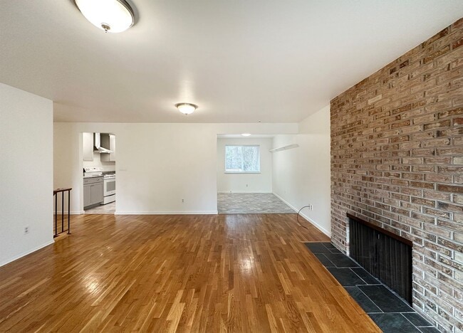 Building Photo - 4bd/2.5ba Seattle Home