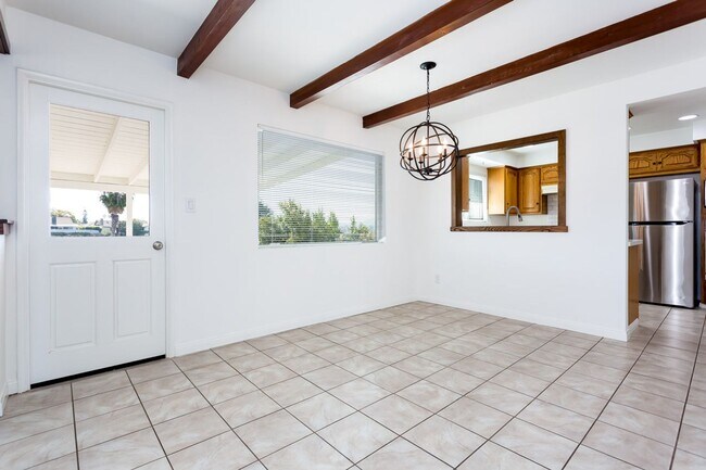 Building Photo - La Mesa Charmer with Mount Helix Views!