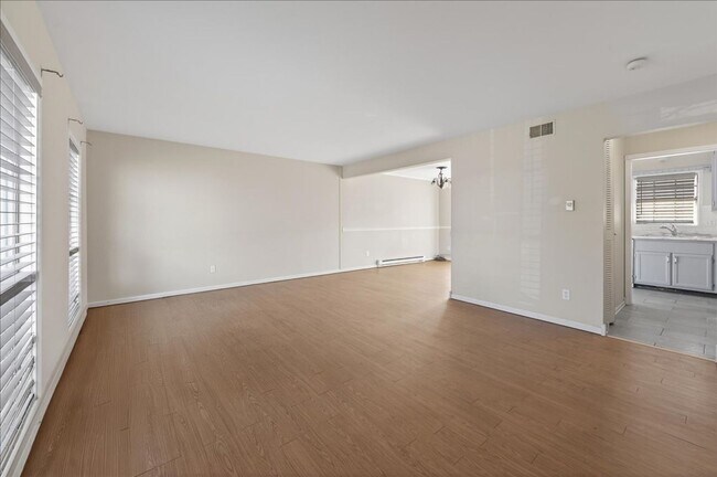 Building Photo - 717-717 Southfield Ct