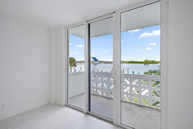 Building Photo - 2840 S Ocean Blvd