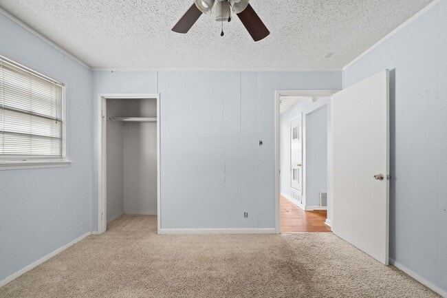 Building Photo - Vintage Home in Medical District *HALF-OFF...