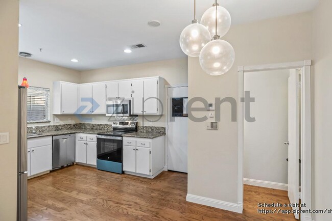 Building Photo - 1055 Adana Terrace