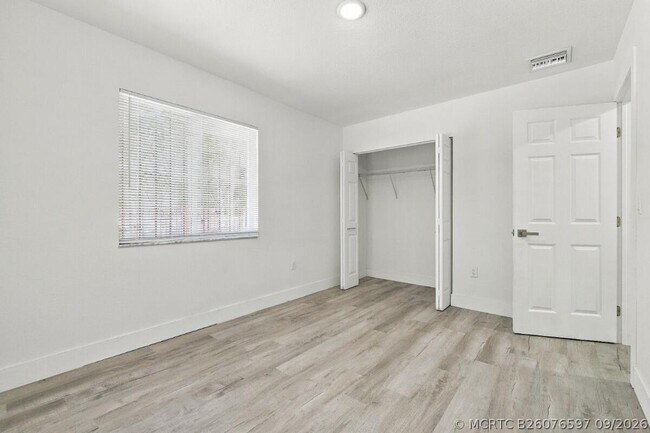 Building Photo - 4952 NW 21st Ave