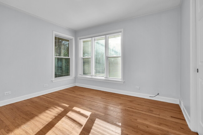 Building Photo - 6811 N Kenneth Ave