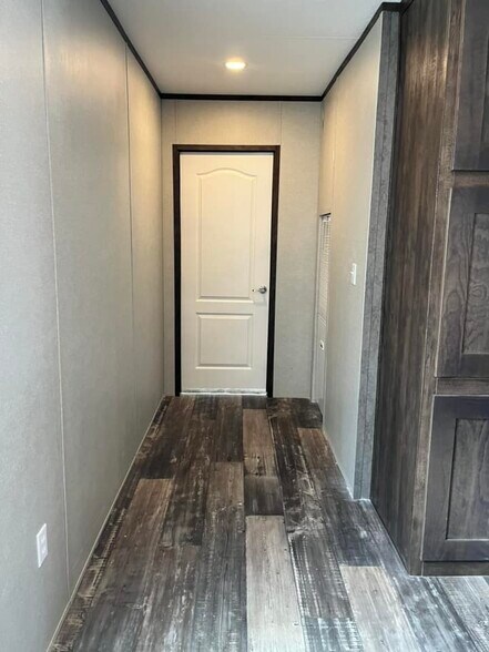 Building Photo - 133 Lillian St