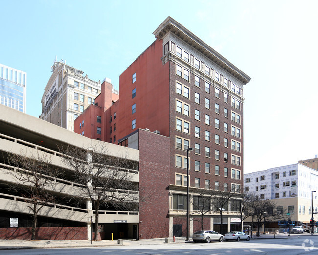 Building Photo - Regis