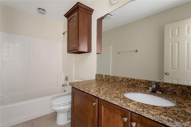 Building Photo - 12 E Stubbs St