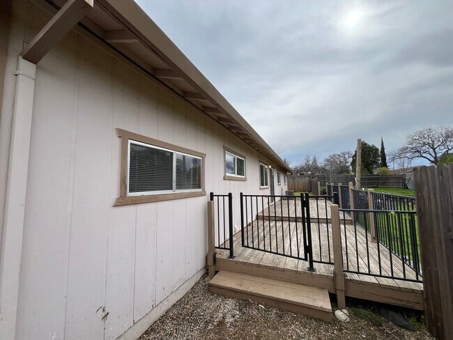 Building Photo - 12171 Dry Creek Rd