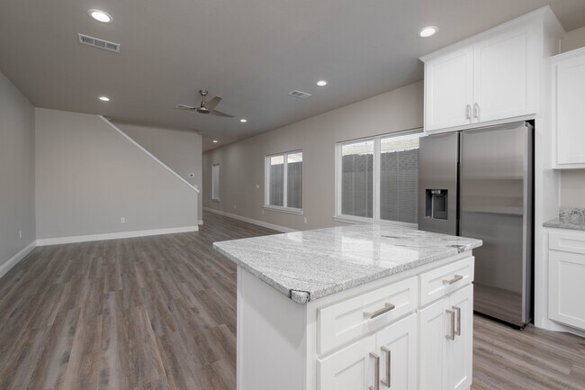 Building Photo - 1711 2nd Ave