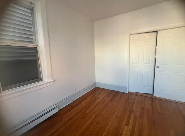 Building Photo - 417 19th St