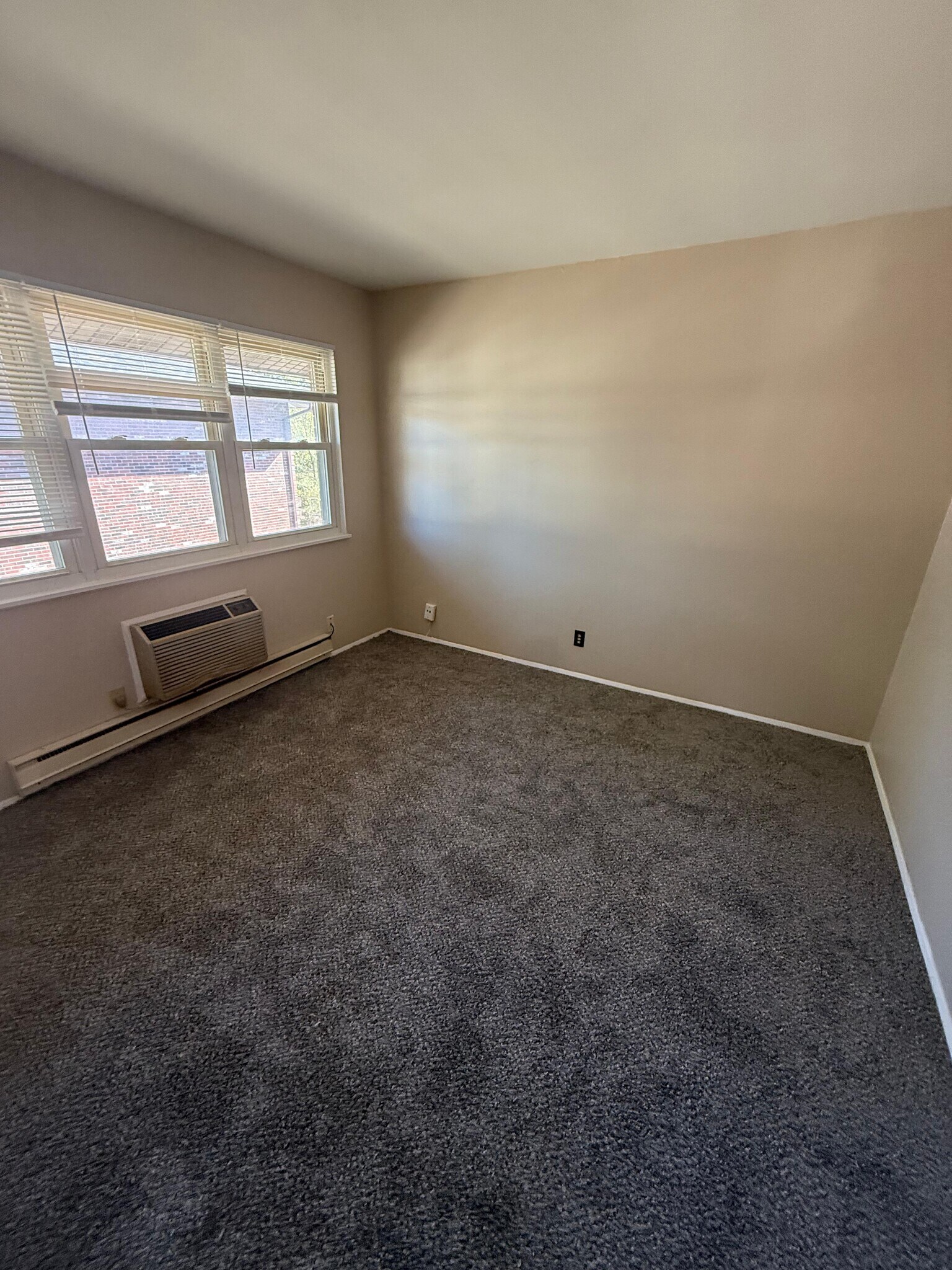 Building Photo - 7431 Hazelcrest Dr