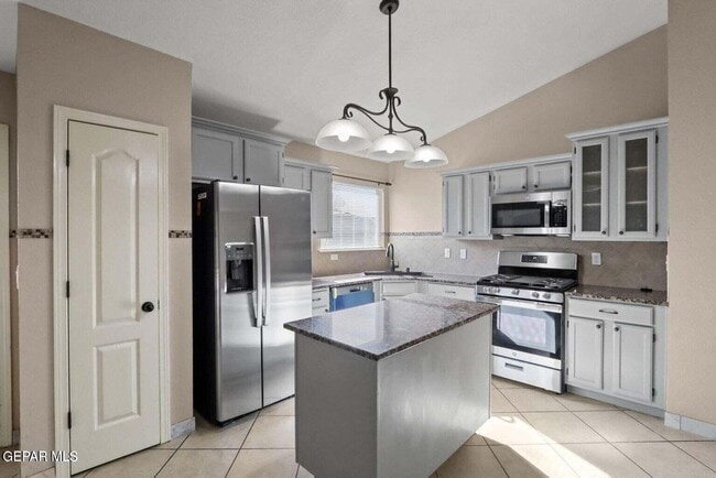 Building Photo - 804 Desert Cactus Dr