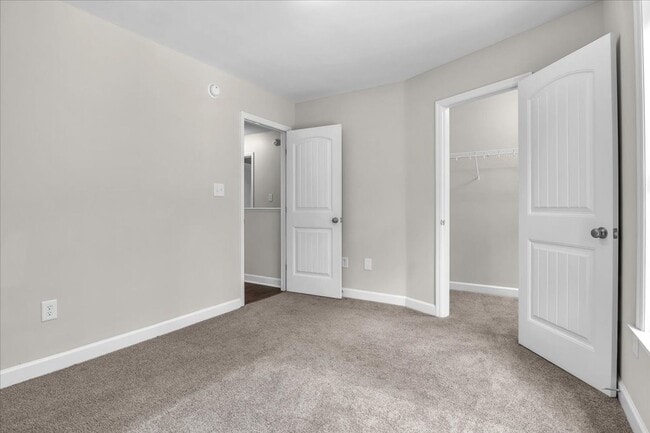 Building Photo - 3 Bedroom 2.5 Bathroom Home