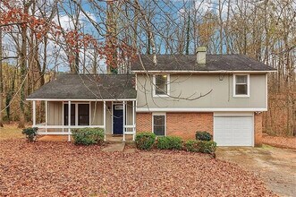 Building Photo - Room in House on Alicia Ct