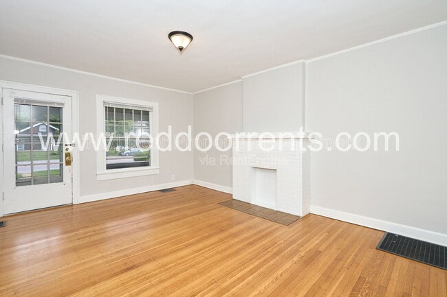 Building Photo - 4704 N College Ave