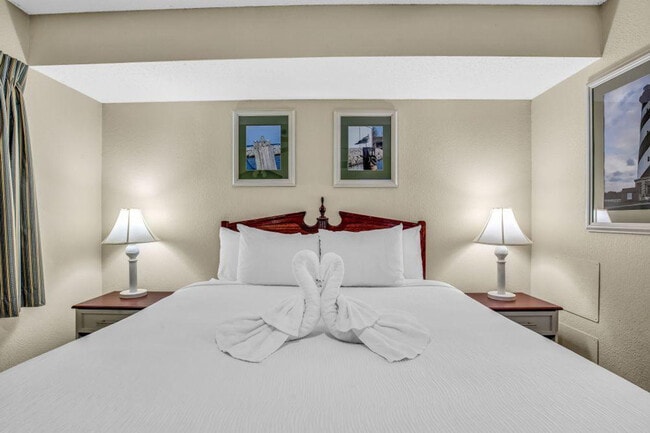 Building Photo - 3548 Alexandria Ave