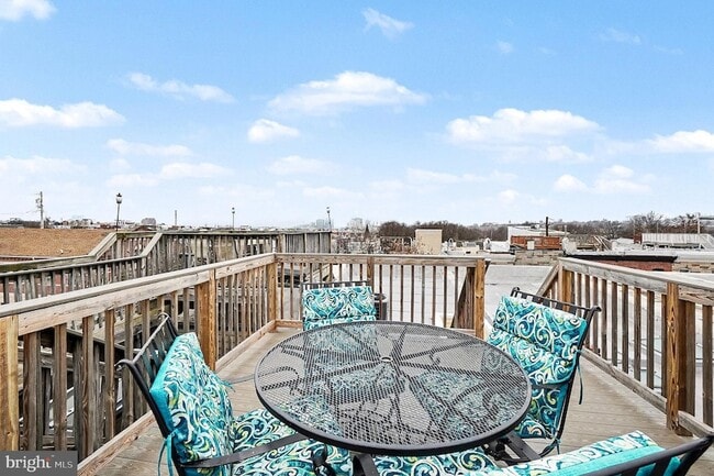 Building Photo - 443 S Robinson St