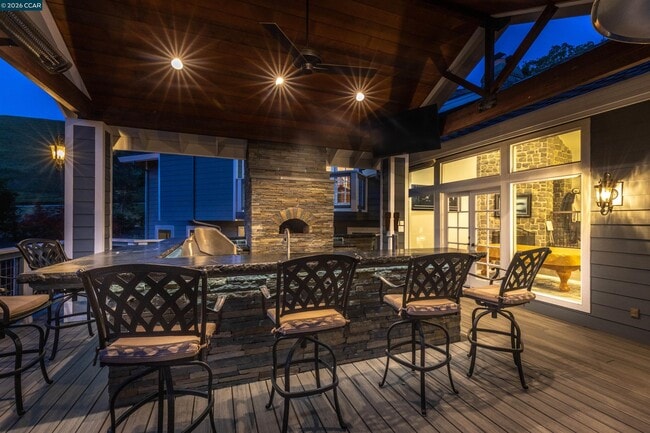 Building Photo - 2324 Saddleback Dr
