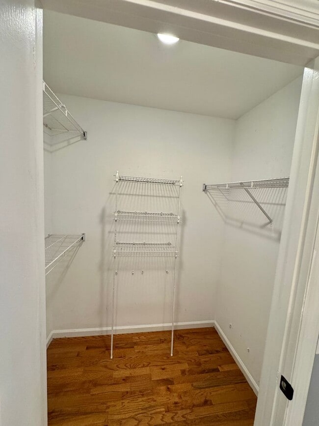 Building Photo - One-Level Living with Garage on a Cul-de-Sac in Nashville!