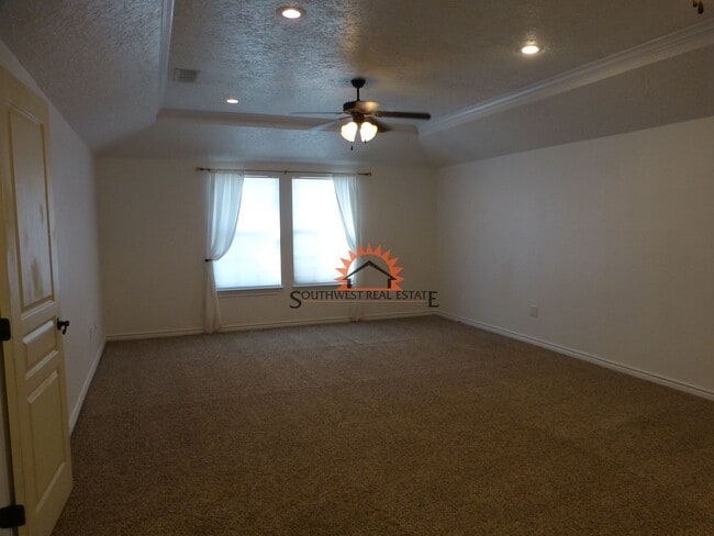 Building Photo - Stunning 4 bedroom 3 bath brick home with 5 car garage!