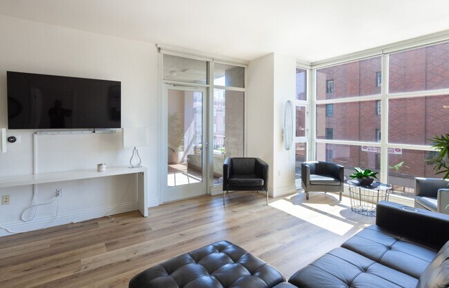 Building Photo - 530 K St