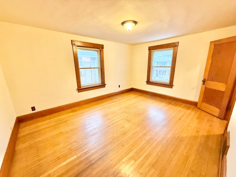 Building Photo - 1208 19th St NW