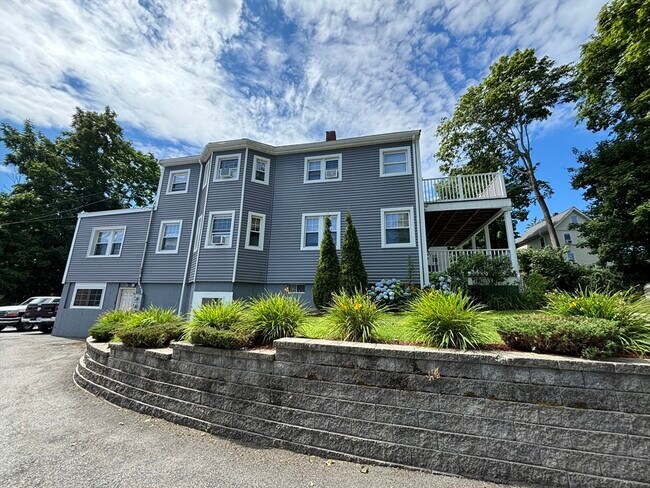 Building Photo - 67R Elm St