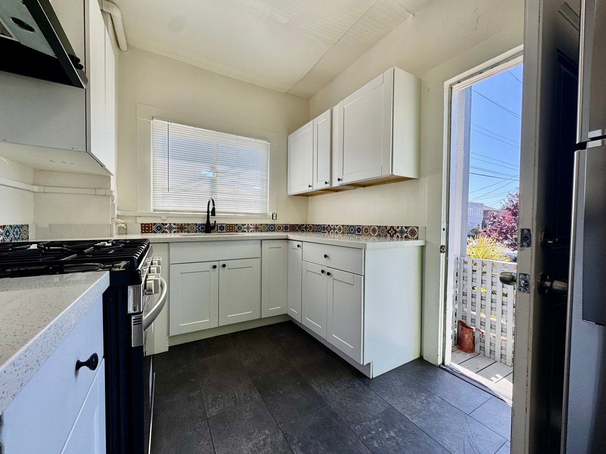Building Photo - 835 40th St