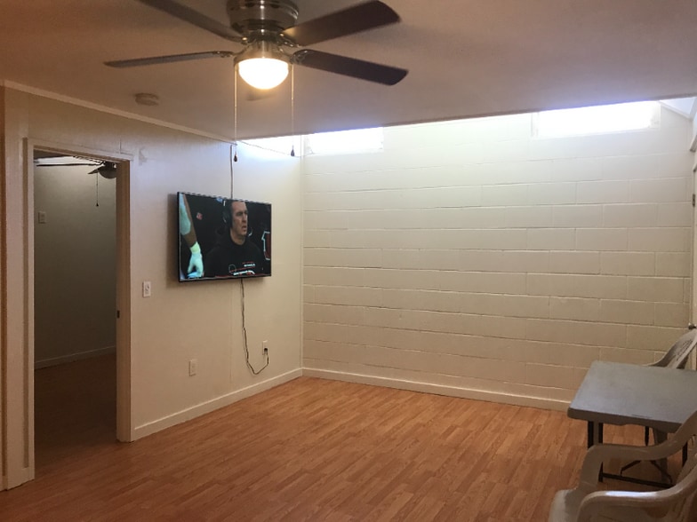 Primary Photo - 368 N Market St