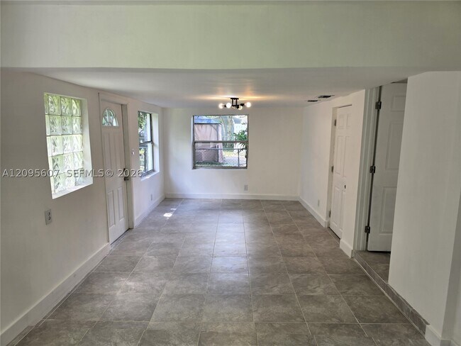 Building Photo - 760 NW 126th St