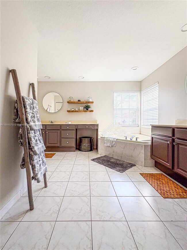 Building Photo - 4006 Bahia Isle Cir