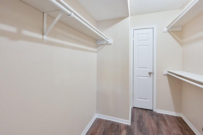 Building Photo - 2704 St George Pl