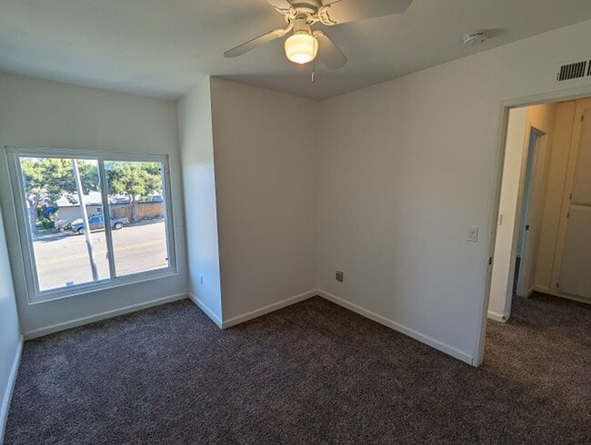 Building Photo - 3 Bedroom 2.5 Bathroom Two Story Townhome in Spring Valley