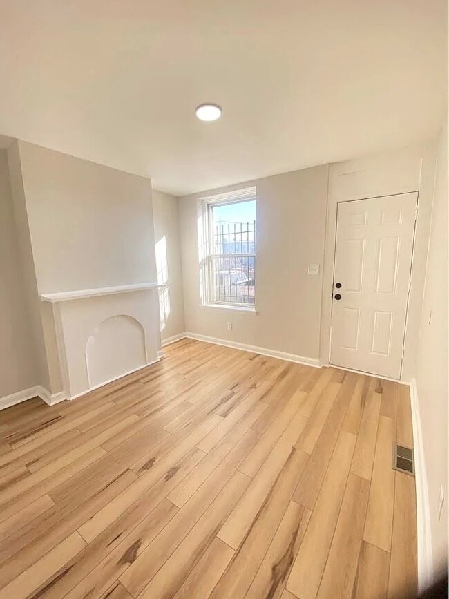 Building Photo - 400 N Bradford St