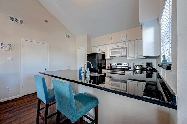 Building Photo - 88 Lakeview Village