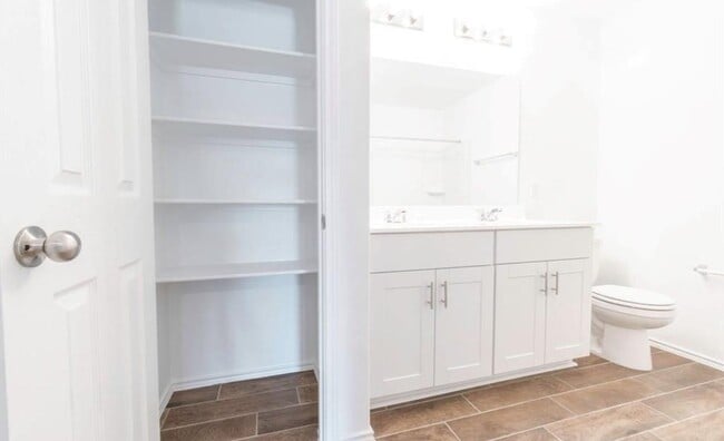 Building Photo - 1625 Brimhurst Dr