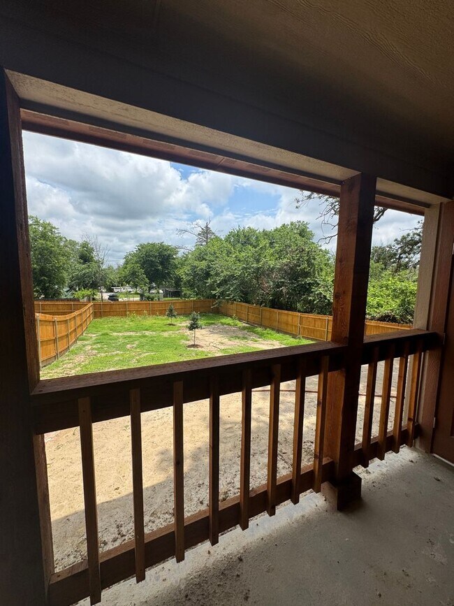 Building Photo - 3/2/2 NEW CONSTRUCTION Spacious YARD WITH ...
