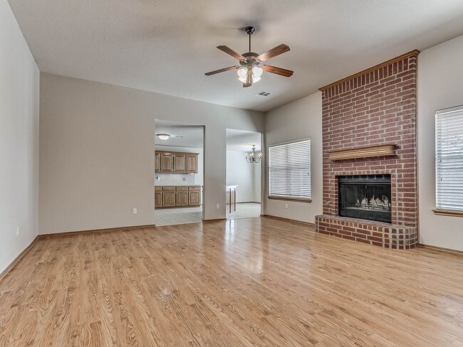 Building Photo - 4 Bed | 2 Bath | 2 Car Garage - Edmond Schools - North Hampton Addition