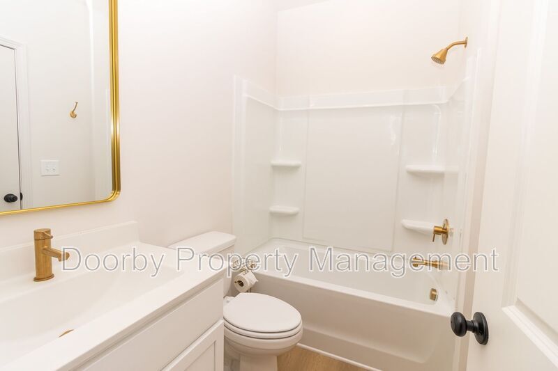 Building Photo - 642 Belletrace Cir