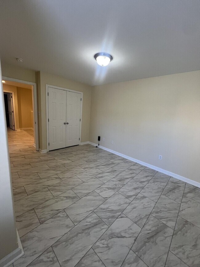 Building Photo - 857 Malabu Dr