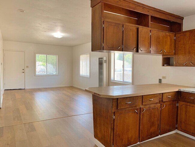 Building Photo - 3 Bedroom in Hollister