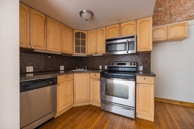 Building Photo - 325 Myrtle Ave